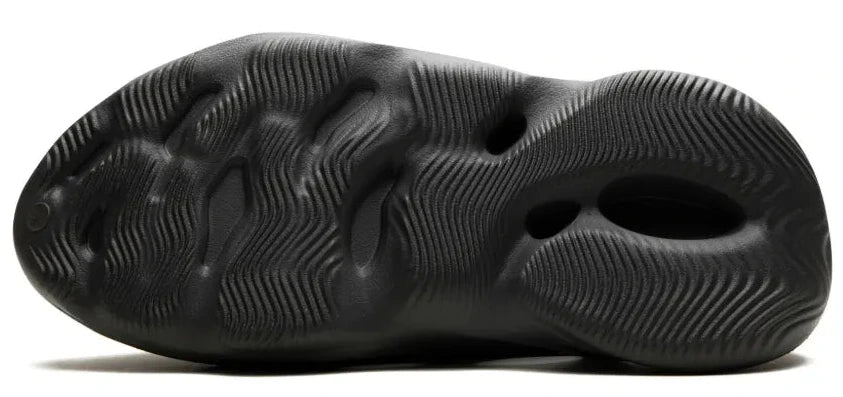 Yeezy Foam RNNR “Carbon”
