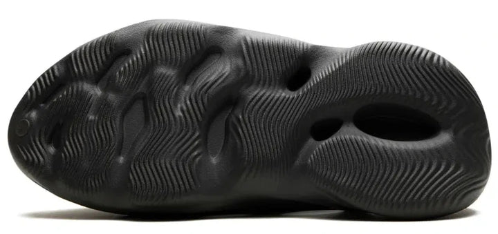 Yeezy Foam RNNR “Carbon”