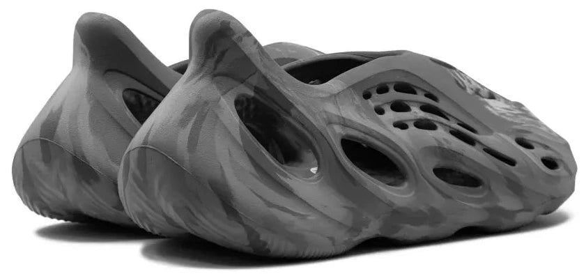 Yeezy Foam RNNR “Granite”