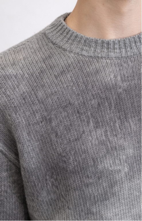 GREY SWEATER