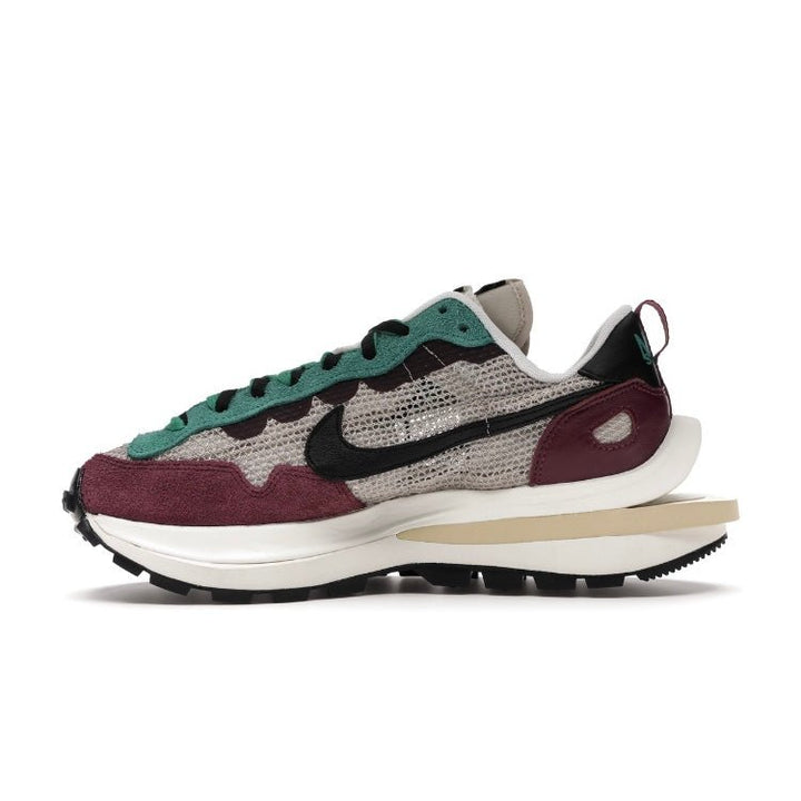 Nike Vaporwaffle Sacai Villain Red Neptune Green - Tienne Milano - SCARPE